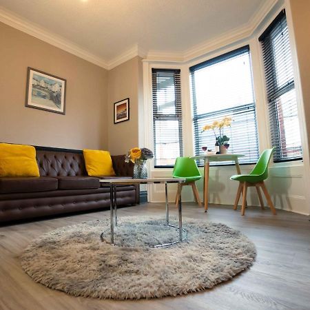 Pass The Keys Amazing, Newly Renovated 5Bedroom House Sleeps 10 Scarborough Esterno foto