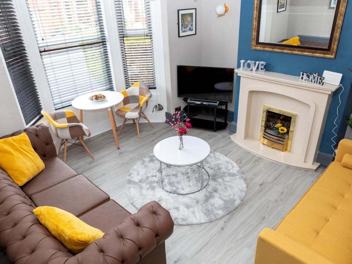 Pass The Keys Amazing, Newly Renovated 5Bedroom House Sleeps 10 Scarborough Esterno foto