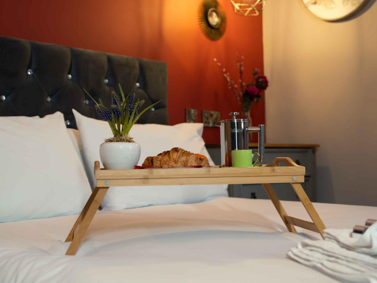 Pass The Keys Amazing, Newly Renovated 5Bedroom House Sleeps 10 Scarborough Esterno foto