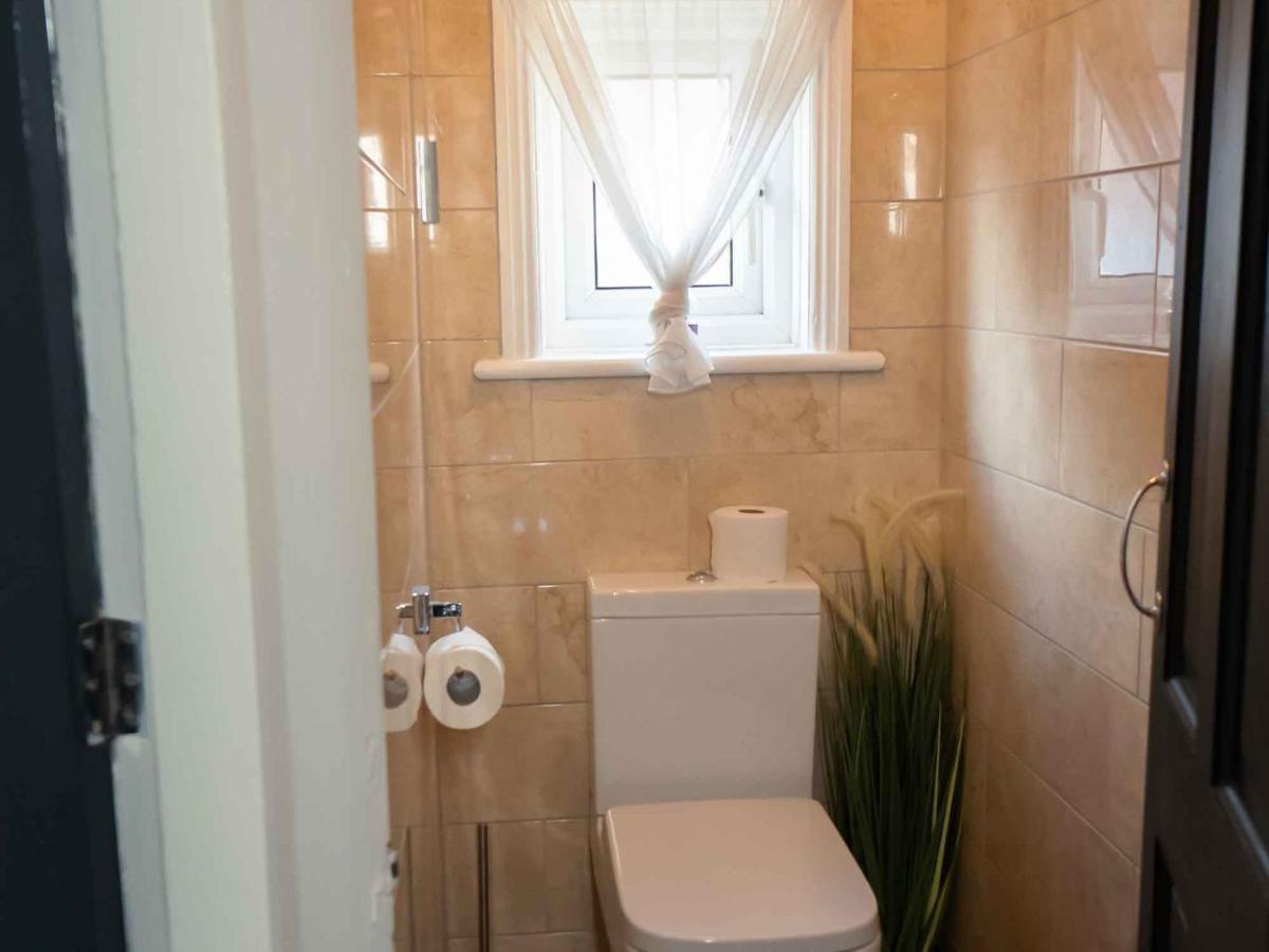 Pass The Keys Amazing, Newly Renovated 5Bedroom House Sleeps 10 Scarborough Esterno foto