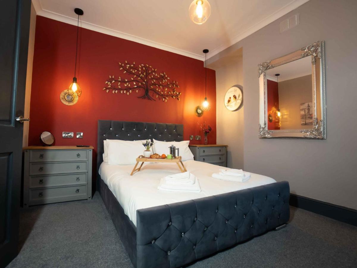 Pass The Keys Amazing, Newly Renovated 5Bedroom House Sleeps 10 Scarborough Esterno foto