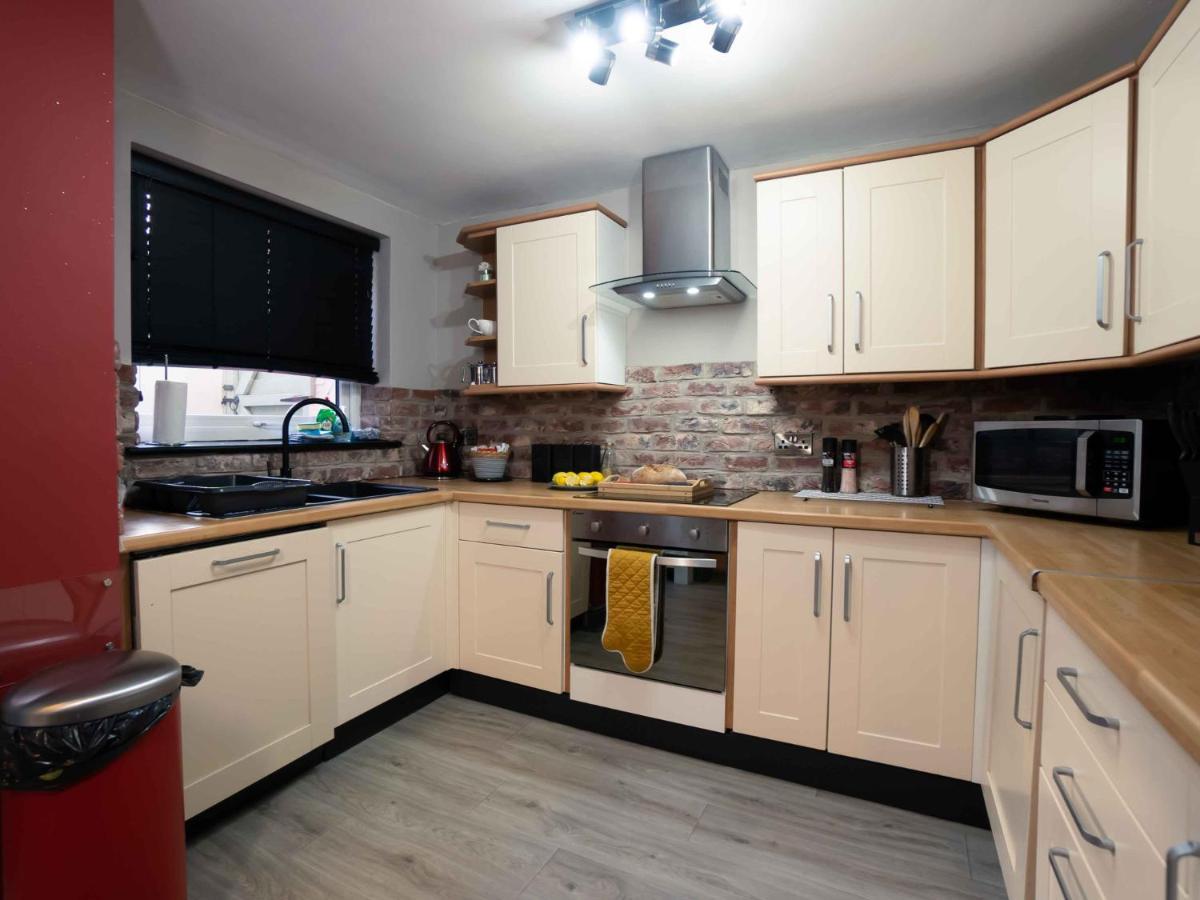 Pass The Keys Amazing, Newly Renovated 5Bedroom House Sleeps 10 Scarborough Esterno foto