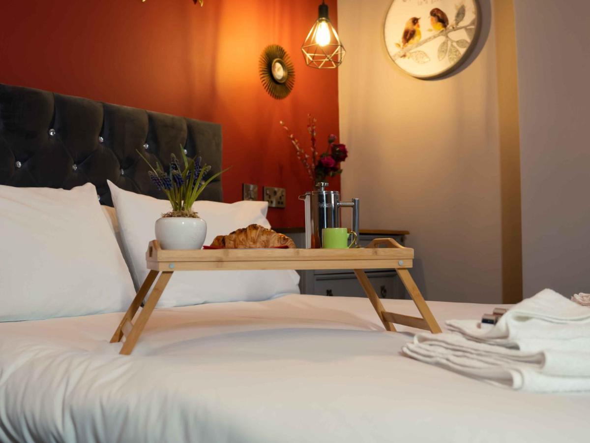 Pass The Keys Amazing, Newly Renovated 5Bedroom House Sleeps 10 Scarborough Esterno foto