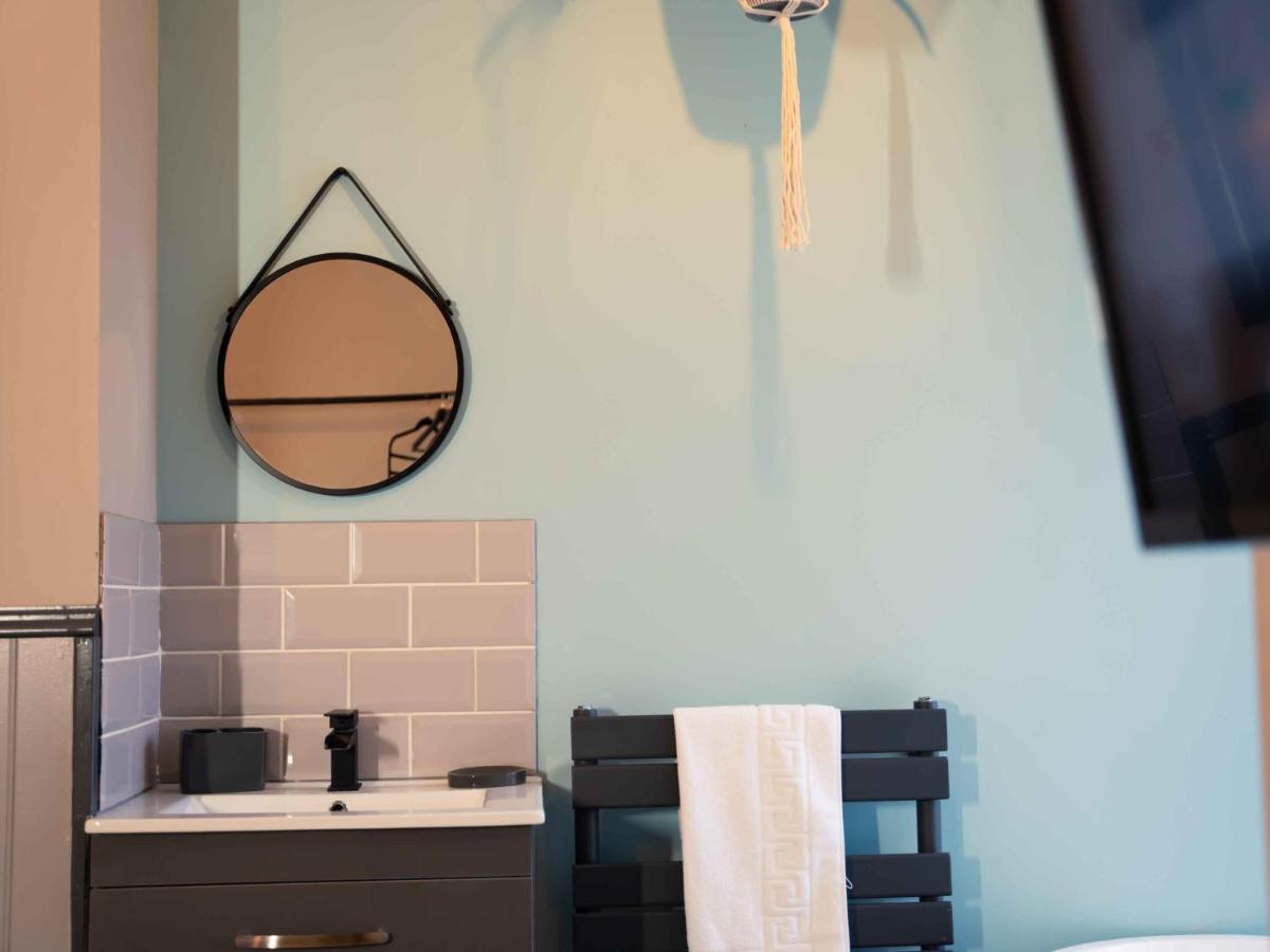 Pass The Keys Amazing, Newly Renovated 5Bedroom House Sleeps 10 Scarborough Esterno foto