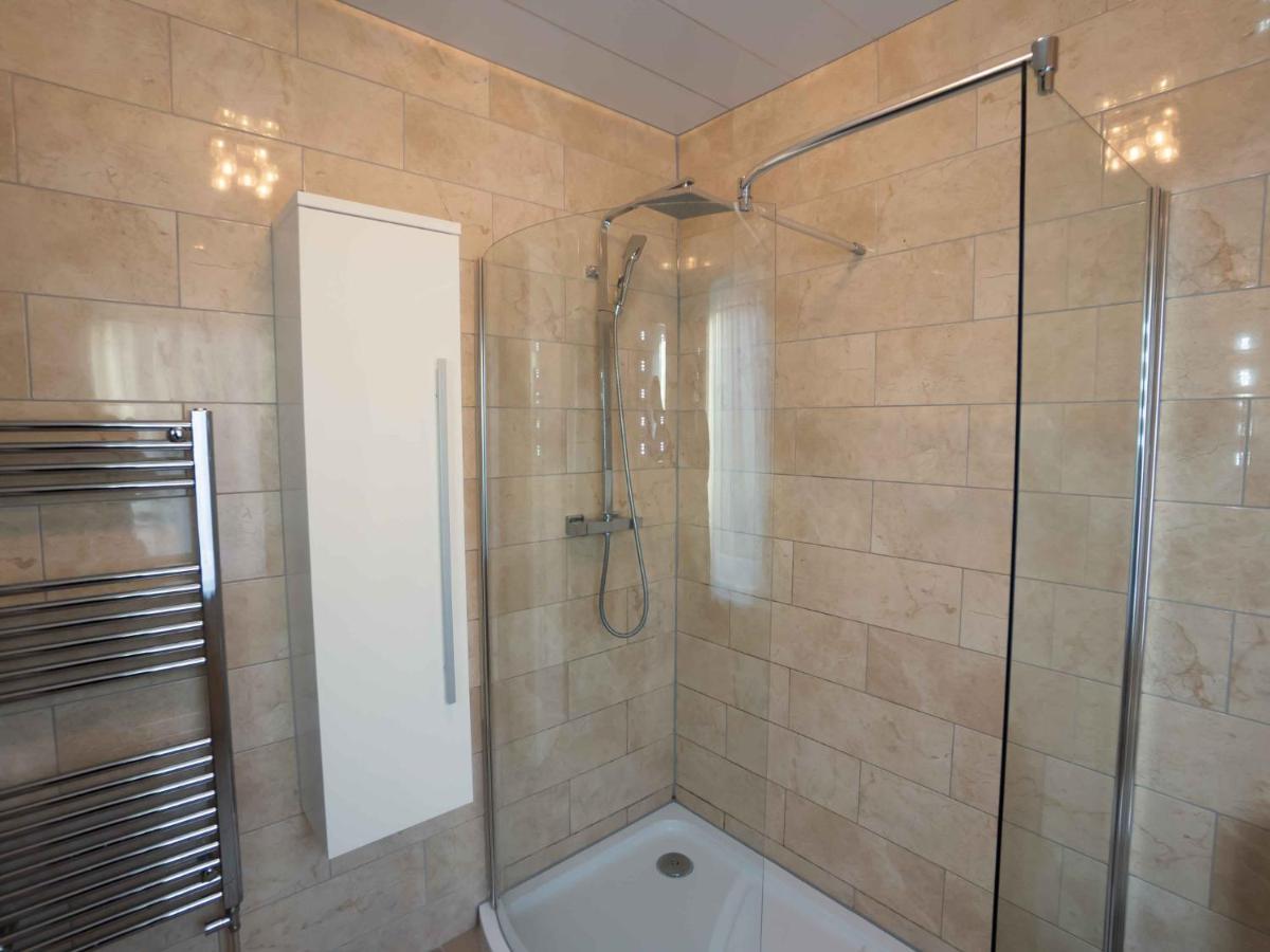Pass The Keys Amazing, Newly Renovated 5Bedroom House Sleeps 10 Scarborough Esterno foto