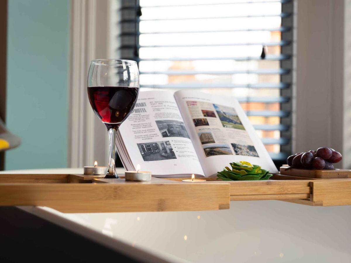 Pass The Keys Amazing, Newly Renovated 5Bedroom House Sleeps 10 Scarborough Esterno foto