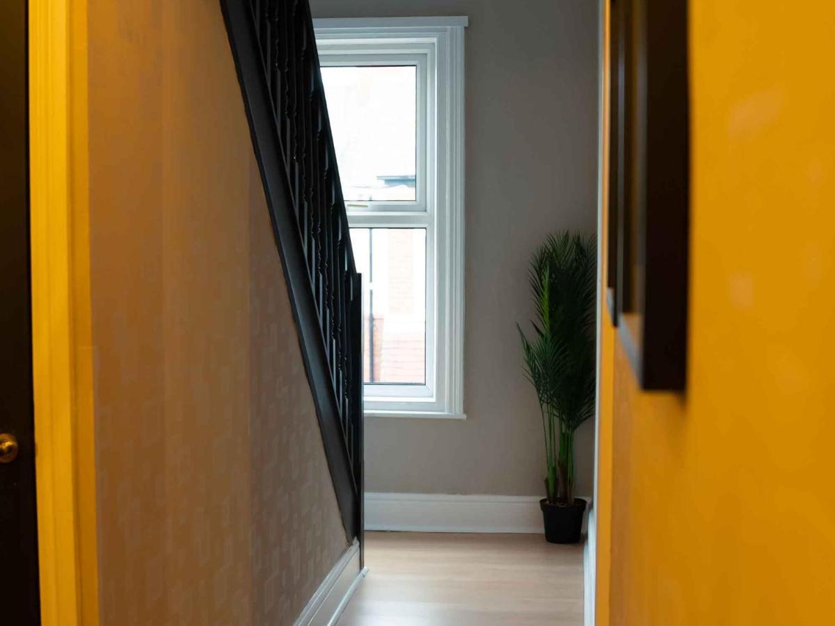 Pass The Keys Amazing, Newly Renovated 5Bedroom House Sleeps 10 Scarborough Esterno foto
