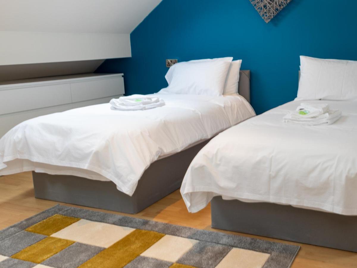 Pass The Keys Amazing, Newly Renovated 5Bedroom House Sleeps 10 Scarborough Esterno foto