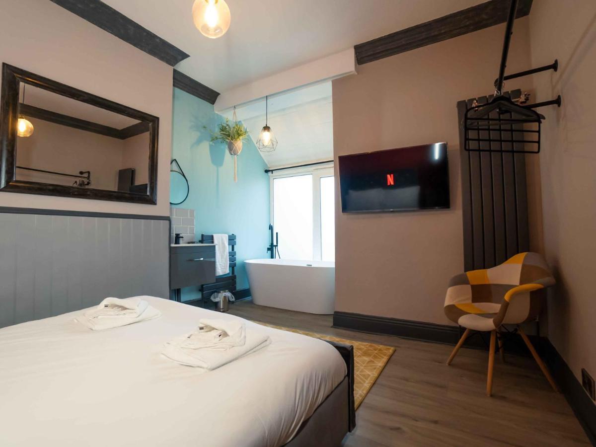 Pass The Keys Amazing, Newly Renovated 5Bedroom House Sleeps 10 Scarborough Esterno foto