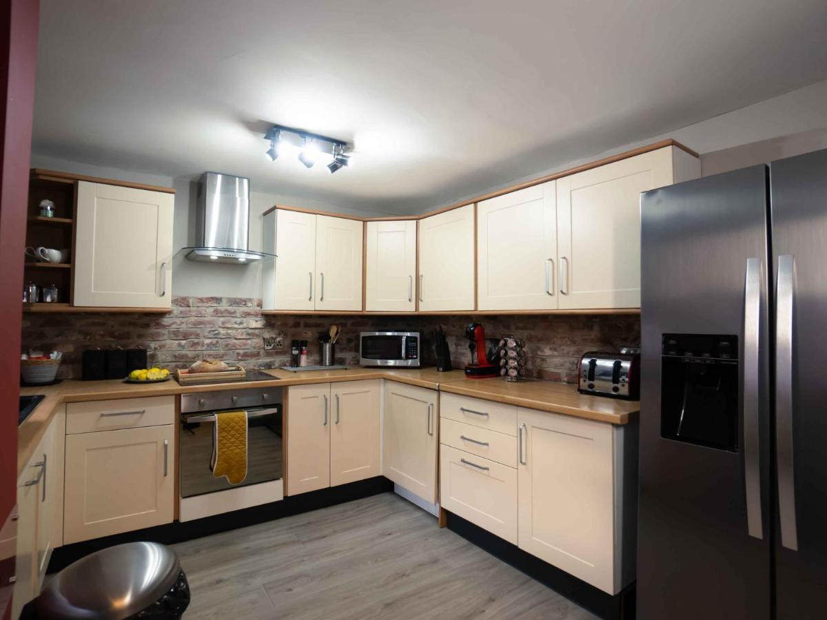 Pass The Keys Amazing, Newly Renovated 5Bedroom House Sleeps 10 Scarborough Esterno foto