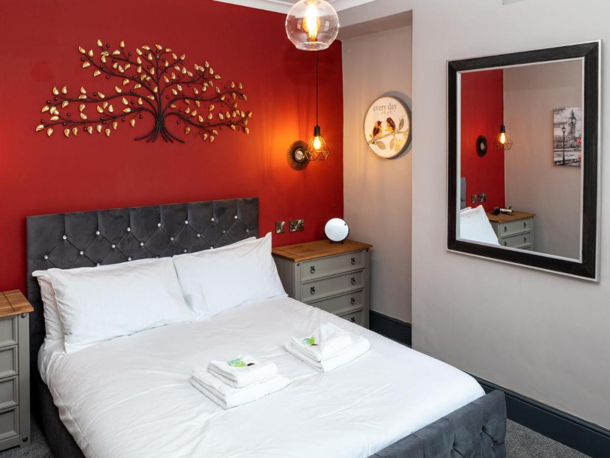 Pass The Keys Amazing, Newly Renovated 5Bedroom House Sleeps 10 Scarborough Esterno foto